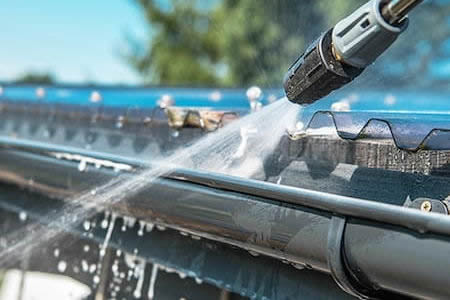 Is It Time to Clean Your Gutters? 7 Signs Dallas Homeowners Can’t Ignore